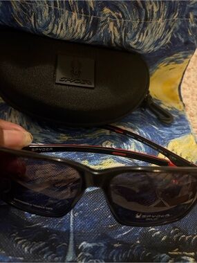 Spyder Men’s Black Sunglasses with Dark Smoke Lenses, the handles are outlined